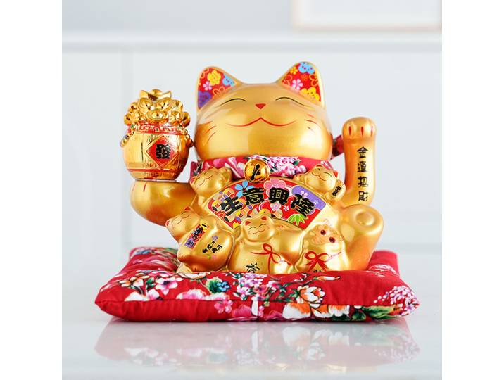 Ornement Maneki Neko en céramique de 7 pouces, chat porte-bonheur en porcelaine dorée, décoration chinoise Feng Shui, chat qui fait signe, bras levé.