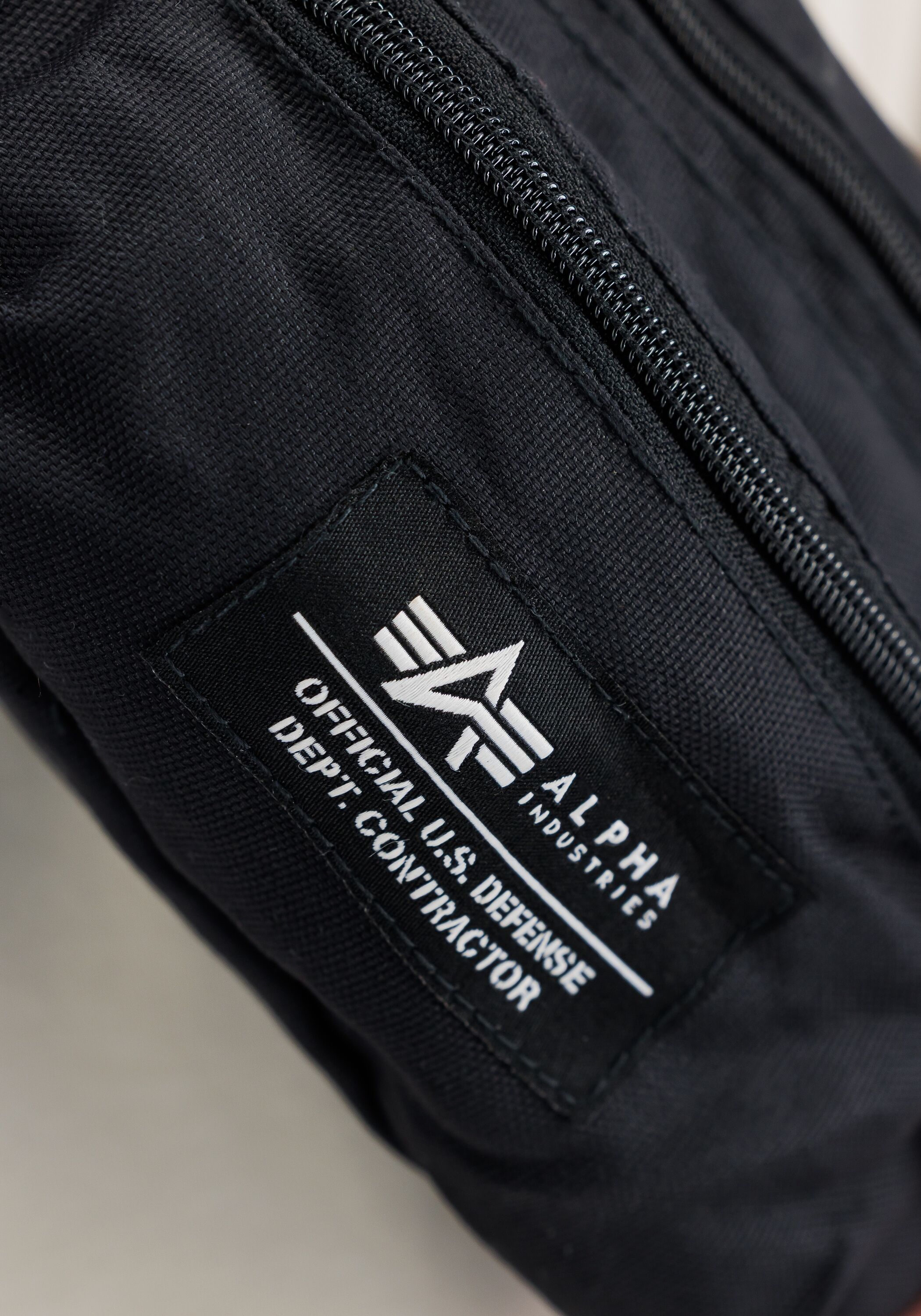 Gürteltasche ALPHA INDUSTRIES "Big Waist Bag", Damen, schwarz, Obermaterial: 100% Nylon. Futter: 100% Polyester, Taschen Gürteltasche schwarz Einheitsgröße