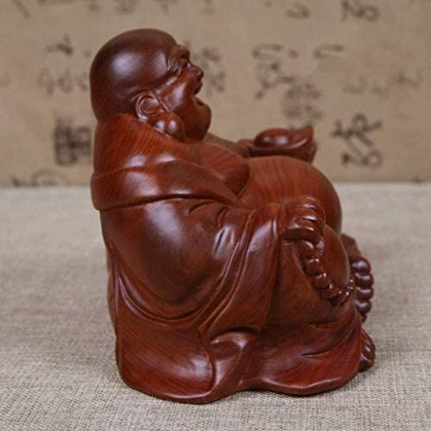 House&Garden Handgesneden Lachende Boeddha Beeld met Geluksboom en Feng Shui Decoratie in Rood