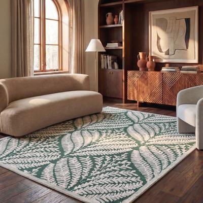 SAFAVIEH Handmade Capri Ilianka Wool Rug