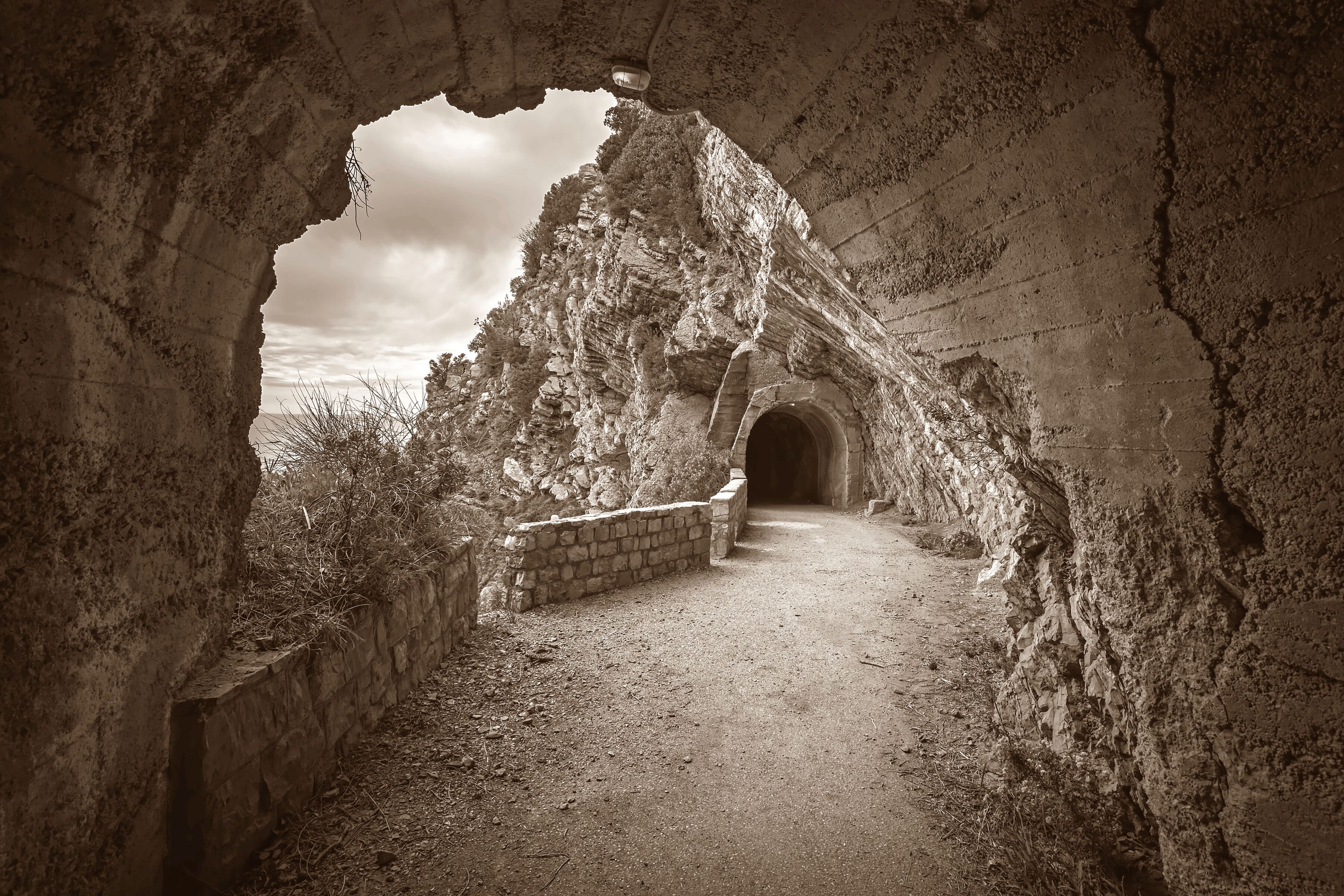 Fototapete PAPERMOON "Bergweg Sepia", bunt, B:2,5m L:1,86m, Vlies, Tapeten, Fototapete