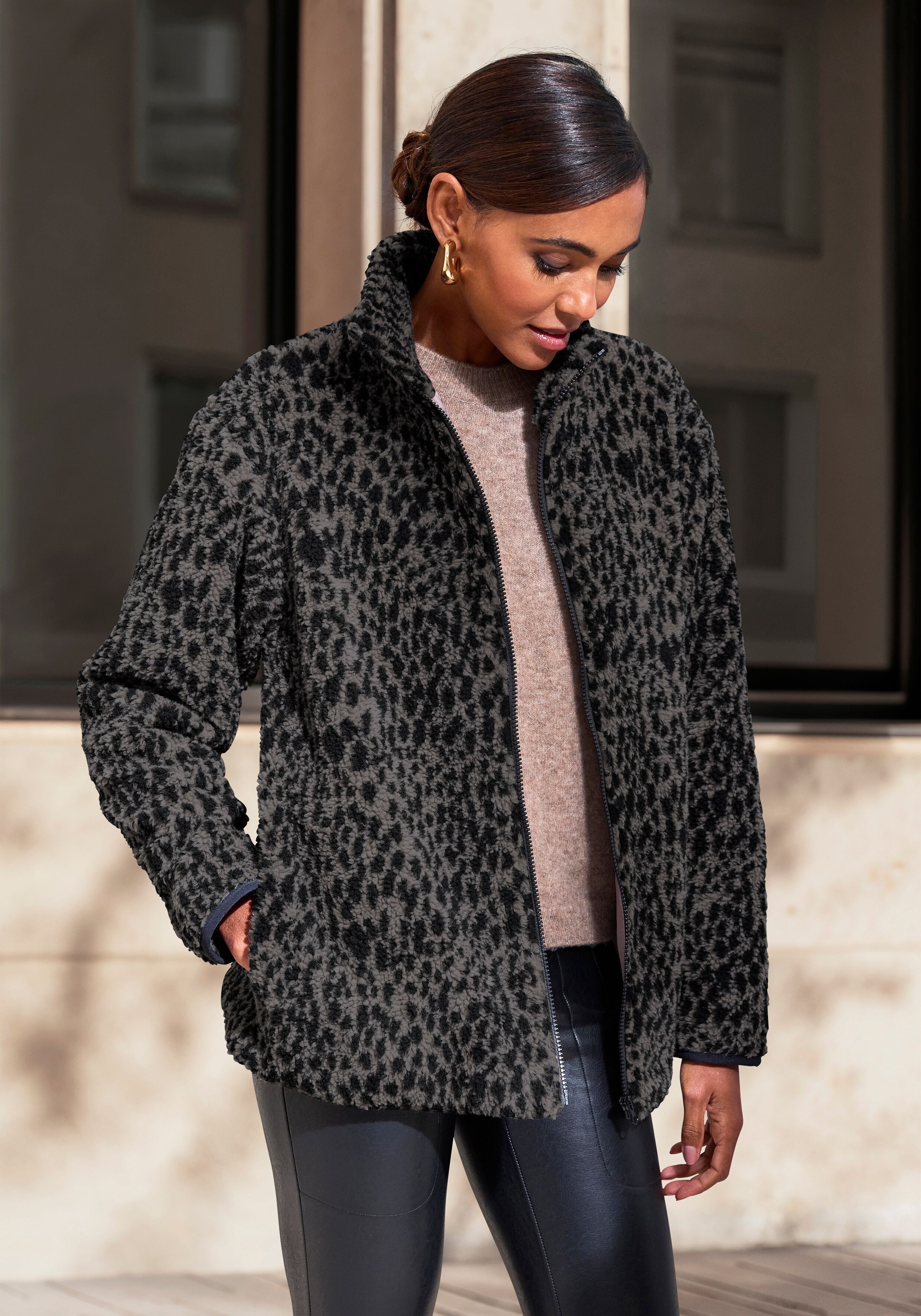 Fleecejacke LASCANA, Damen, Gr. 48/50, grau (leo, anthrazit), Fleece, Obermaterial: 100% Polyester, Jacken Fleecejacke, mit elegantem Leo-Muster