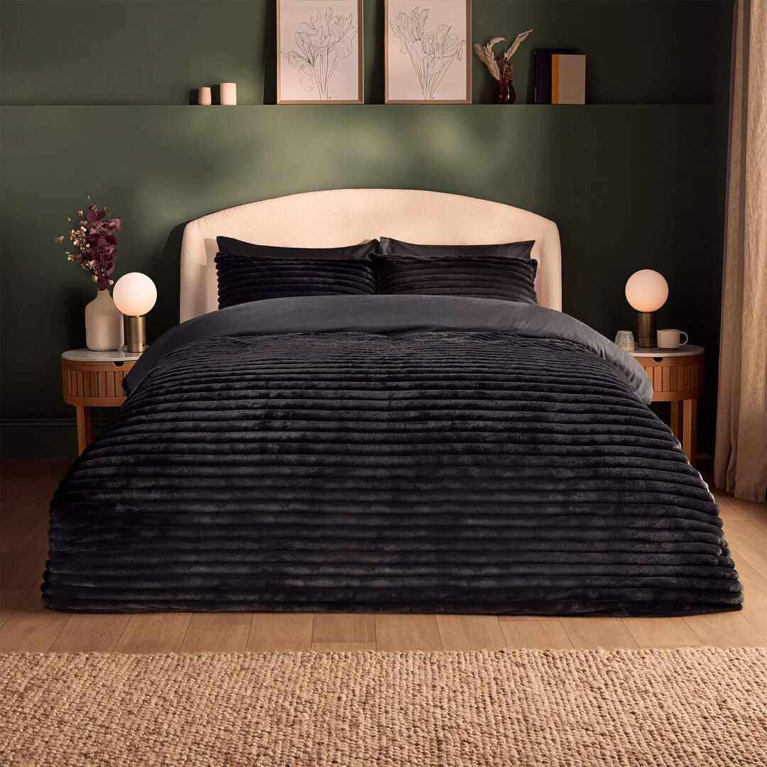 Silentnight Ribbed Faux Fur Duvet Set Black King