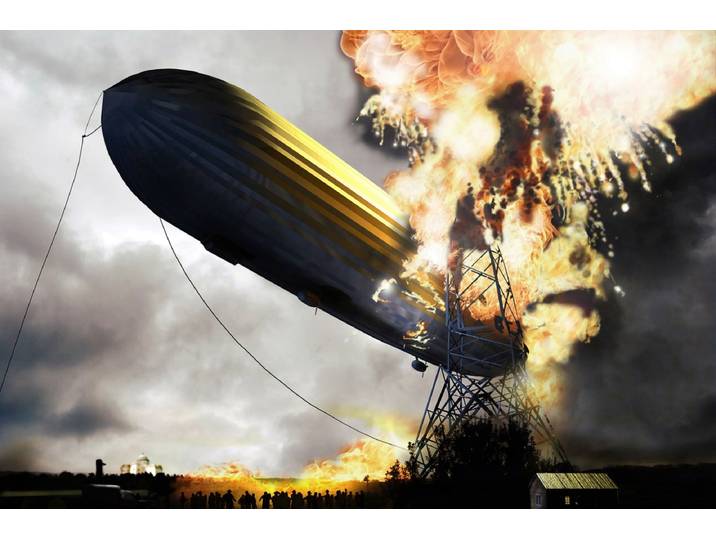 Fototapete PAPERMOON Zeppelin mit Explosion , bunt, B:2,5m L:1,86m, Vlies, Tapeten, Fototapete
