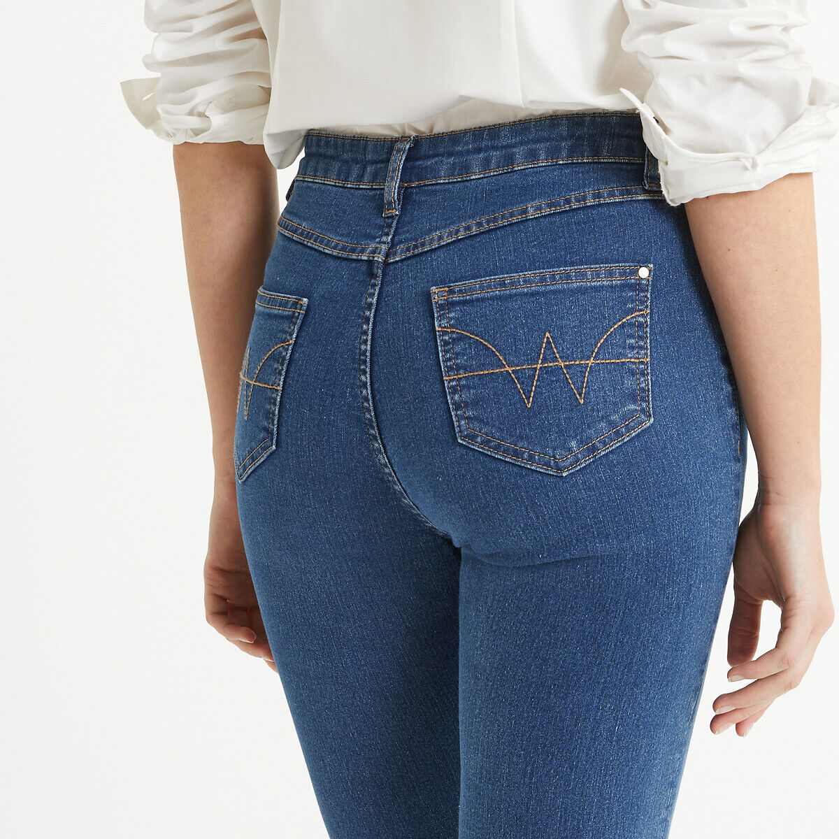 ANNE WEYBURN Jean droit 5 poches, taille standard