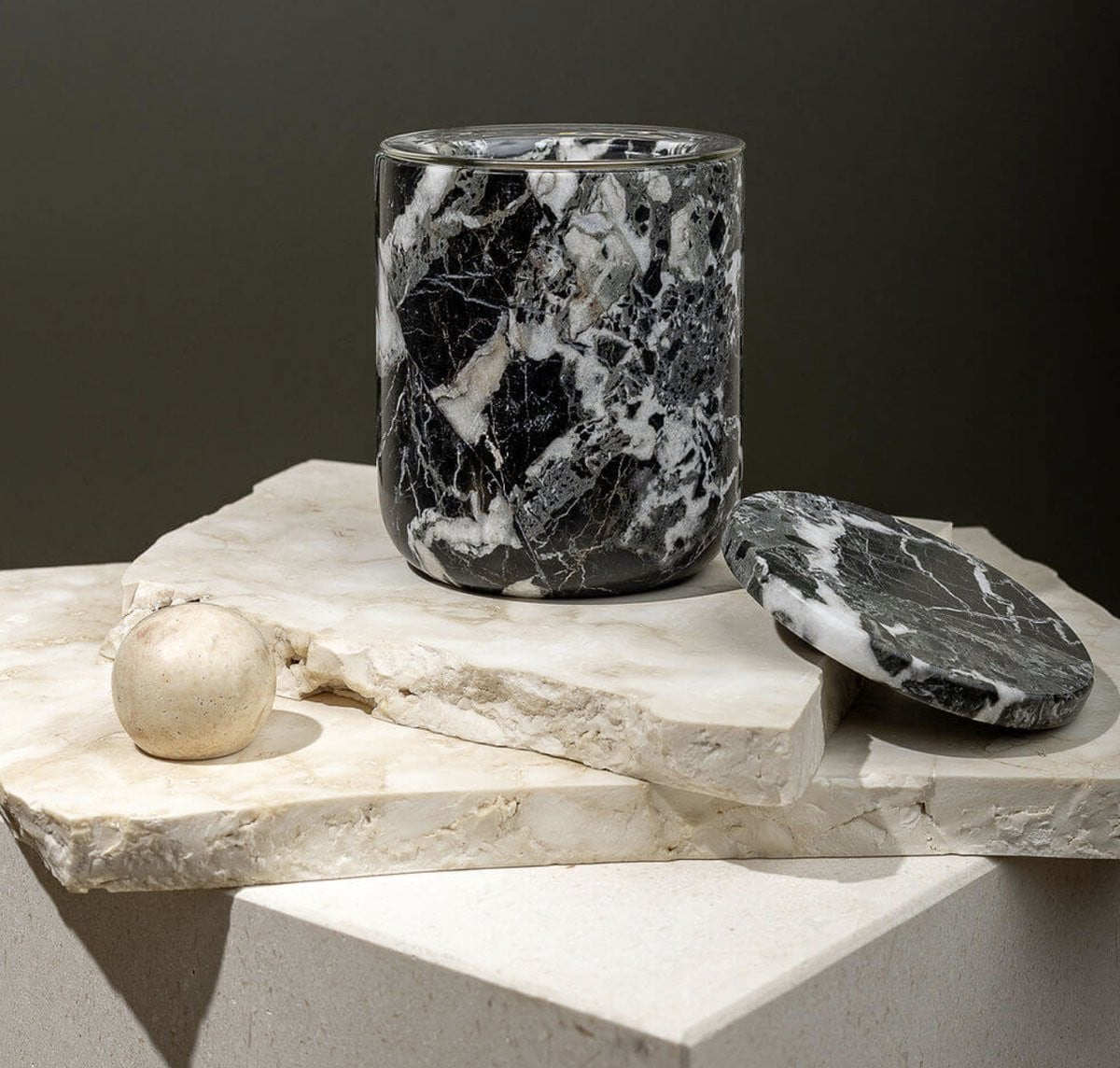 The Luxuriate Black Marble Kaarsenhouder