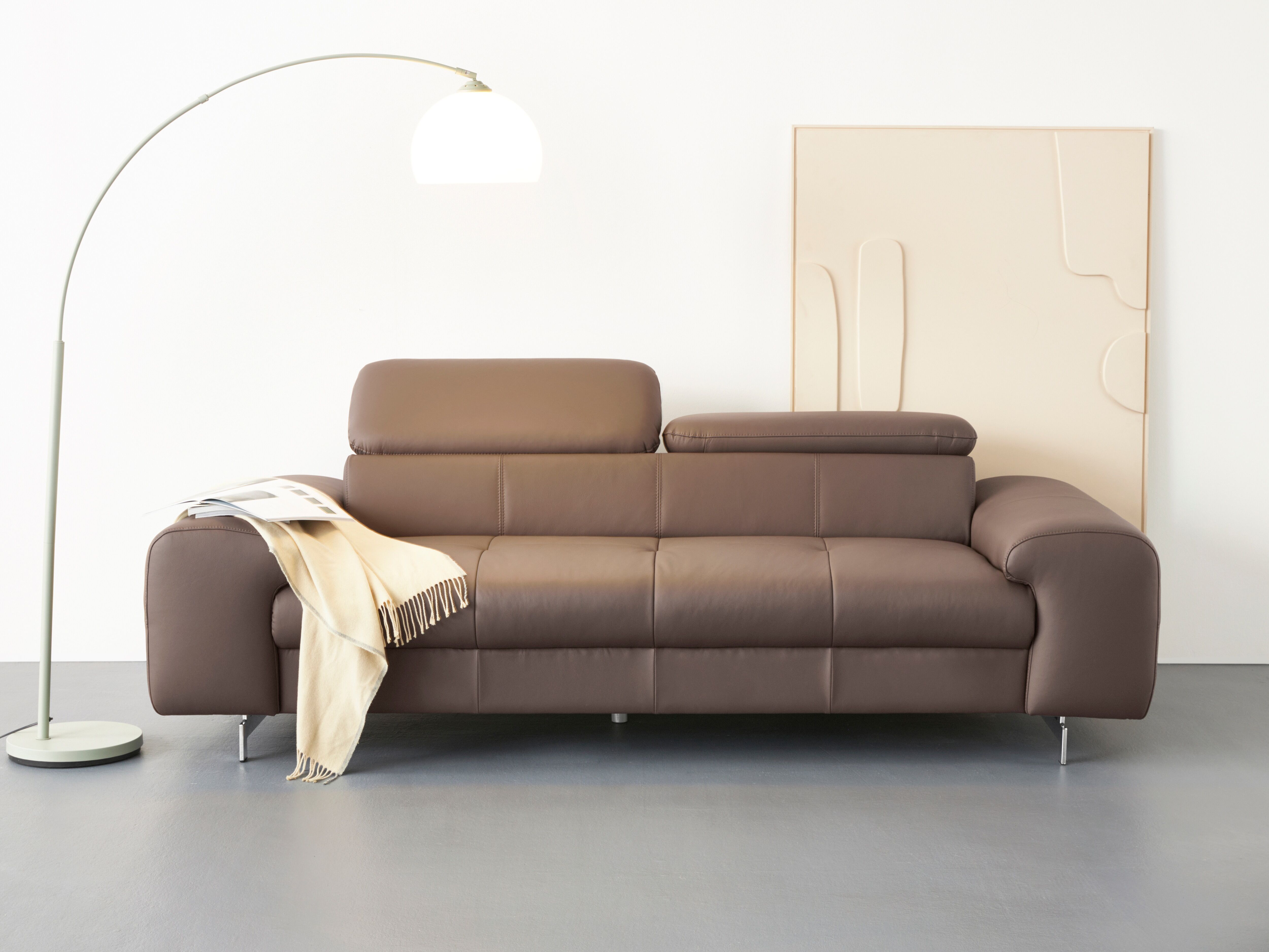 3-Sitzer COTTA "Chef", braun (cocoa), B:227cm H:72cm T:105cm, Luxus-Microfaser (100% Polyester);Softlux-Kunstleder;Leder Pampas (echtes Rindsleder)), Rückseite mit Spannstoff bezogen, Sofas, 3-Sitzer, Big-Sofa mit Kopfteilverstellung, edle Metallkufen coc