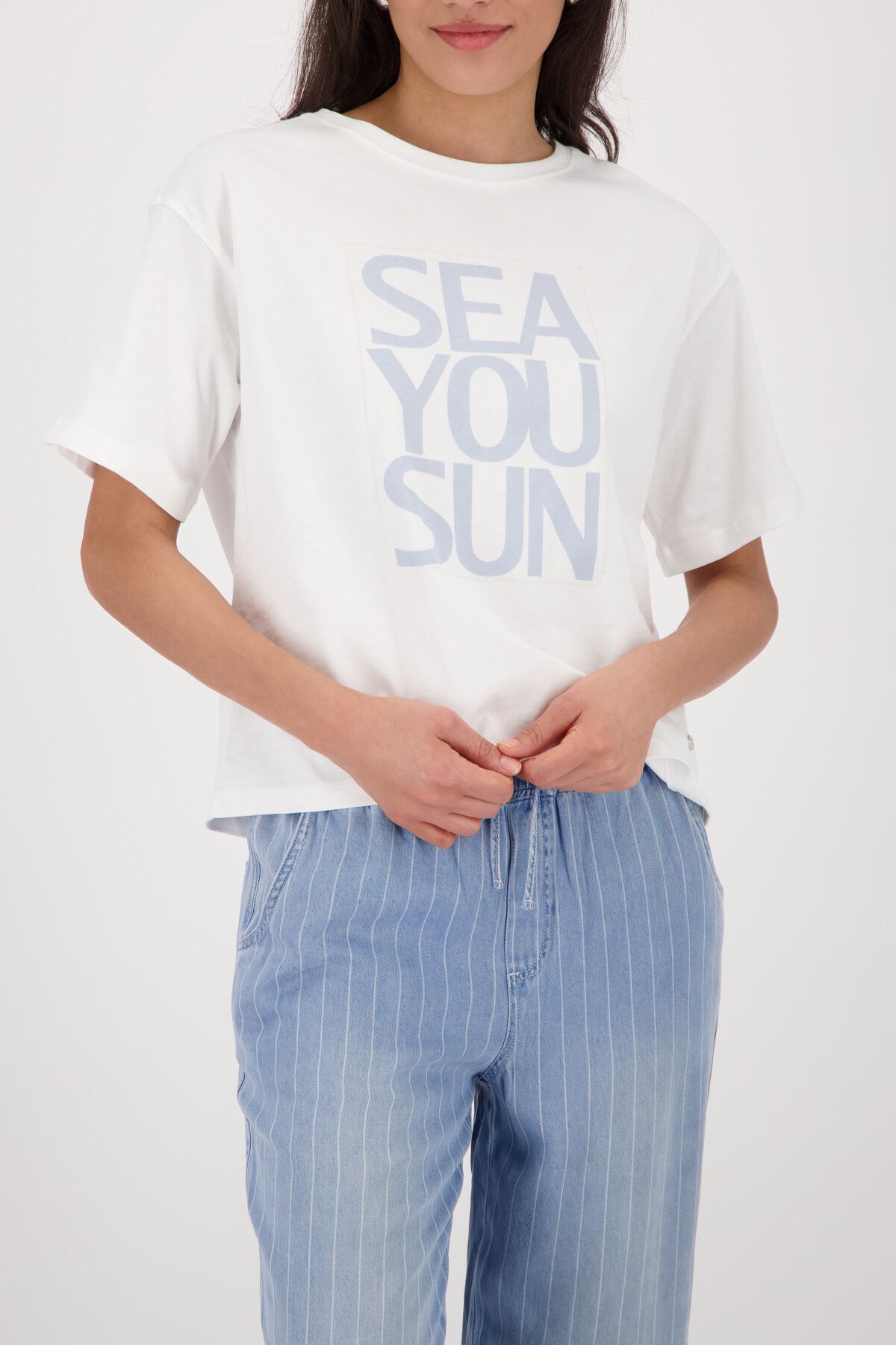 T-Shirt MONARI "Shirt Druck platziert", Damen, Gr. 38, weiss (ecru), Web, Obermaterial: 100% Baumwolle, unifarben, regular fit taillenbedeckt, Rundhals, eingesetzt abgesteppte Kante, Shirts T-Shirt, Regular fit mit Schriftzug ecru 38