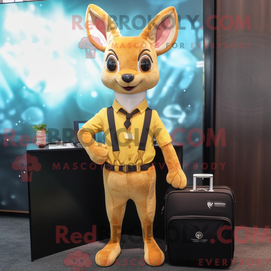 Maskottchen REDBROKOLY eines goldenen Rehs mit Henley-Shirt und Aktentasche
