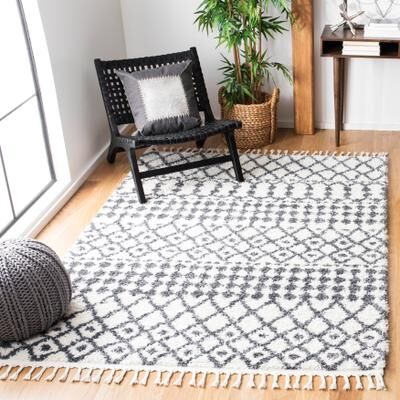 SAFAVIEH Berber Fringe Shag Getulia Rug