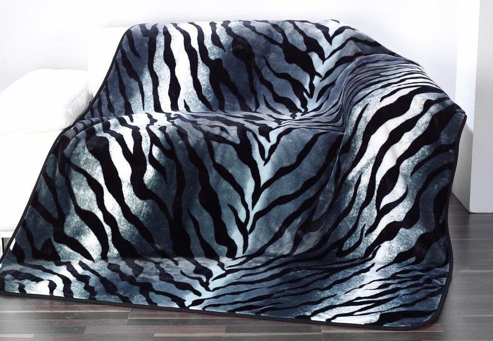 Wohndecke GÖZZE "Sibirischer Schneetiger", silber (silberfarben), B:150cm L:200cm, Kunstfaser, Wohndecken, Wohndecke, Animalprint, Kuscheldecke silberfarben B/L: 150cm x 200cm