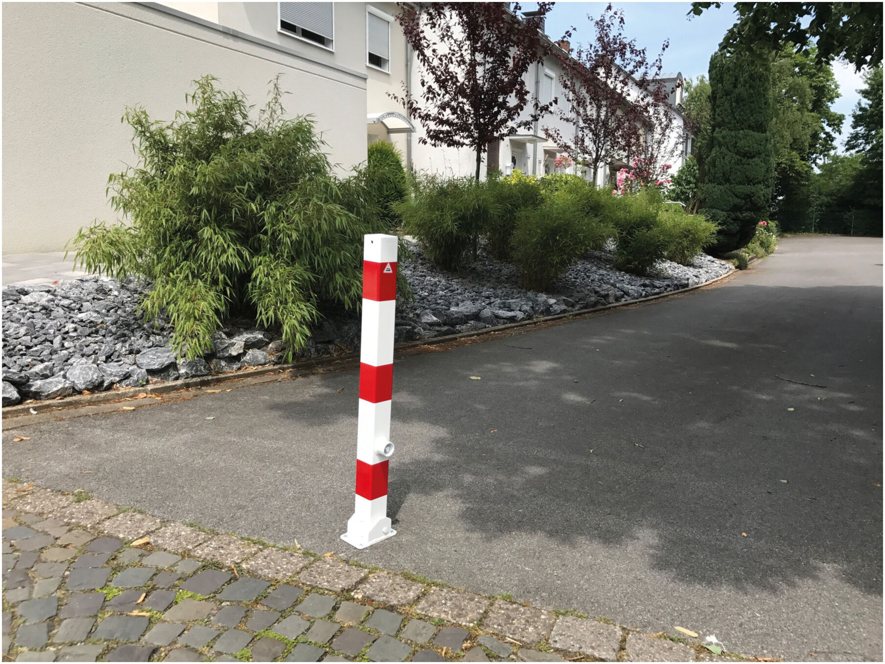 Schake Absperrpfosten Typ 470FU, umlegbar + Dreikantverschluß, 70x70mm, feuerverzinkt)