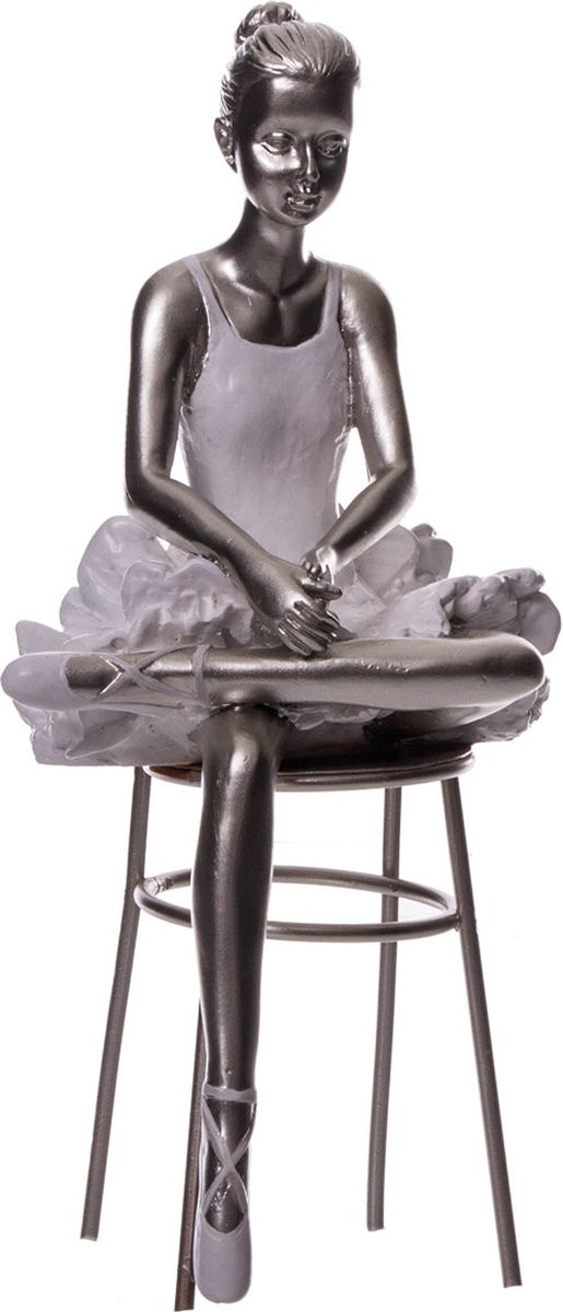 Decoratief beeldje van een ballerina op een stoel, Hoogte: 18 cm