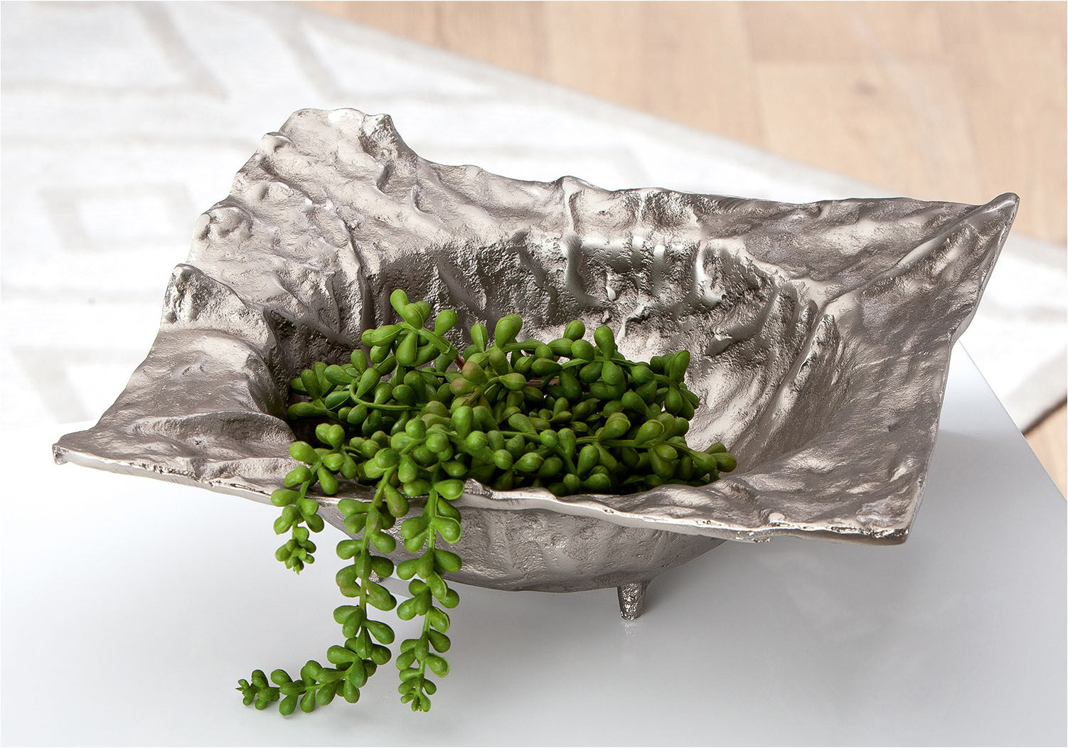 Schale GILDE "Deko-Schale Crumple silberfarben", silberfarben, B:30cm H:10cm T:30cm, Aluminium, Schüsseln, Schale silberfarben B/H/L: 30cm x 10cm