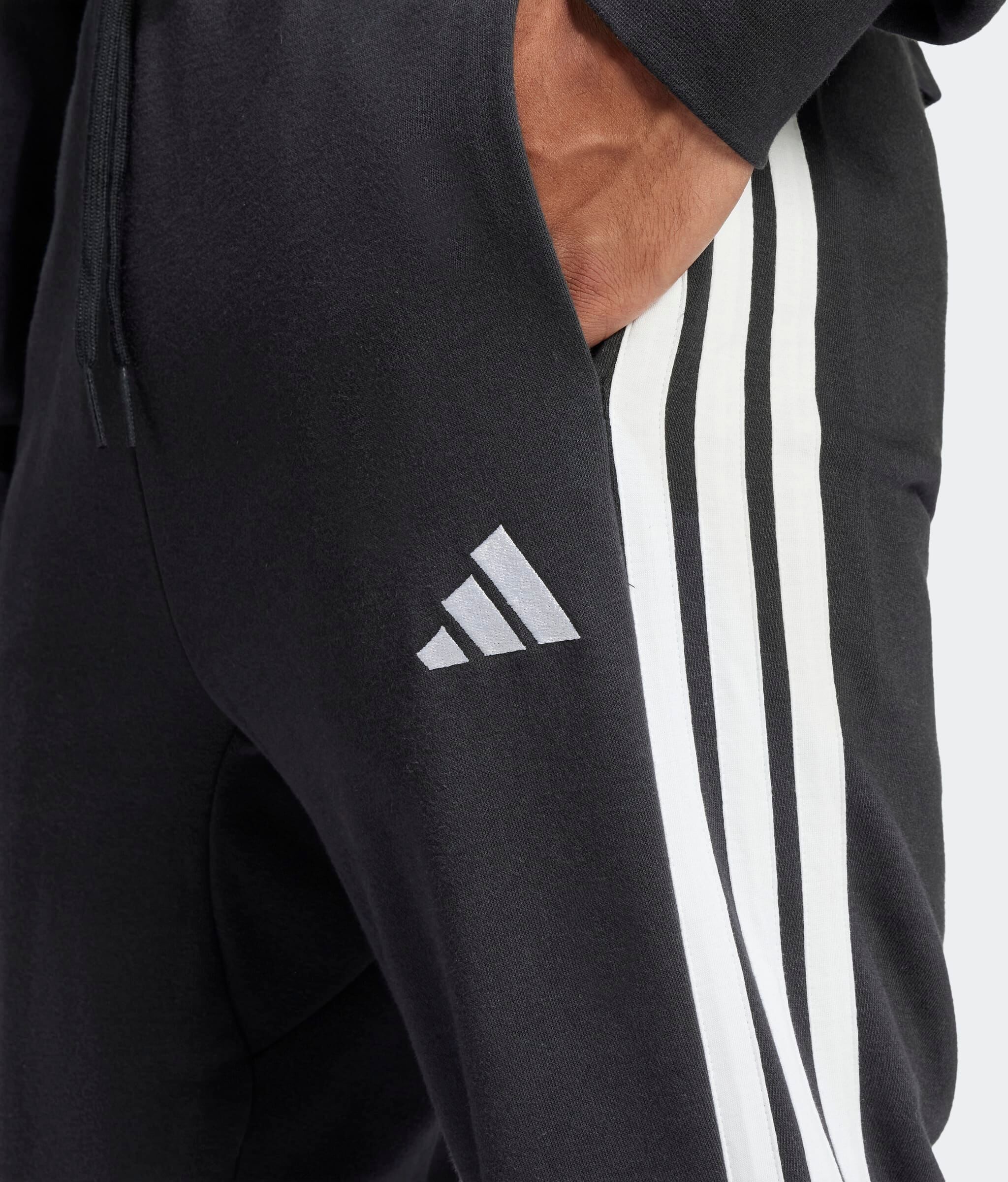 Sporthose ADIDAS SPORTSWEAR "ESSENTIALS 3-STREIFEN FRENCH TERRY", Herren, Gr. S, N-Gr, schwarz-weiss (schwarz, weiß, normal, gr.), Obermaterial: 55% Baumwolle, 36% Polyester, 9% Viskose, Hosen Sporthose, schmal zulaufende Beinform, für sportliche Aktivitä