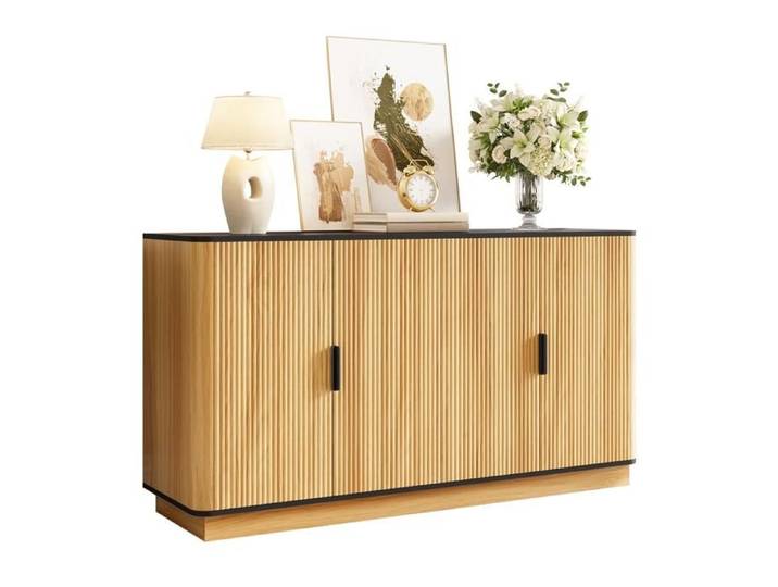 Buffet 4 portes – aspect bois naturel – rainures verticales – poignées aluminium – 139 cm