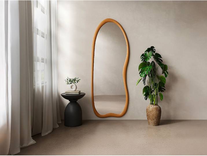Großer organischer Wandspiegel - Kiefernholz - B68 x H178 cm - Natur - HARVIL