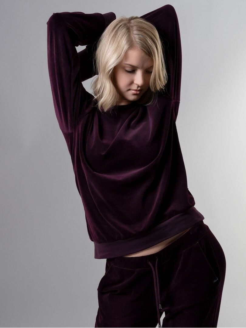 Sweatshirt TRIGEMA "TRIGEMA Nicki-Shirt", Damen, Gr. M, aubergine, Nicki, 80% Baumwolle, 20% Polyester, lang, Rundhals, Sweatshirts Sweatshirt aubergine M