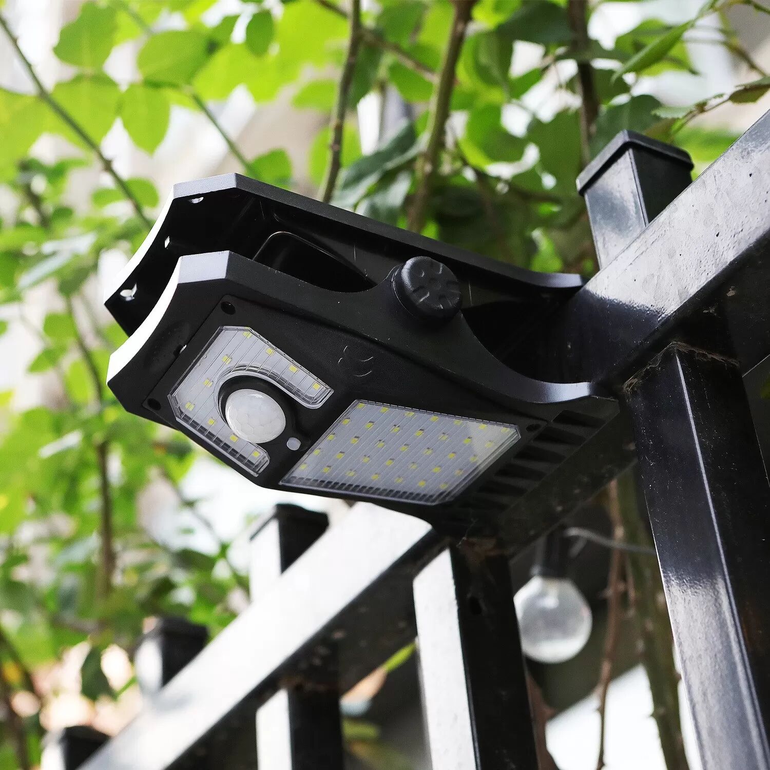 INF Solar Clip Lampe mit 45 LEDs - Warmes Licht, Wasserdicht und Bewegungssensor