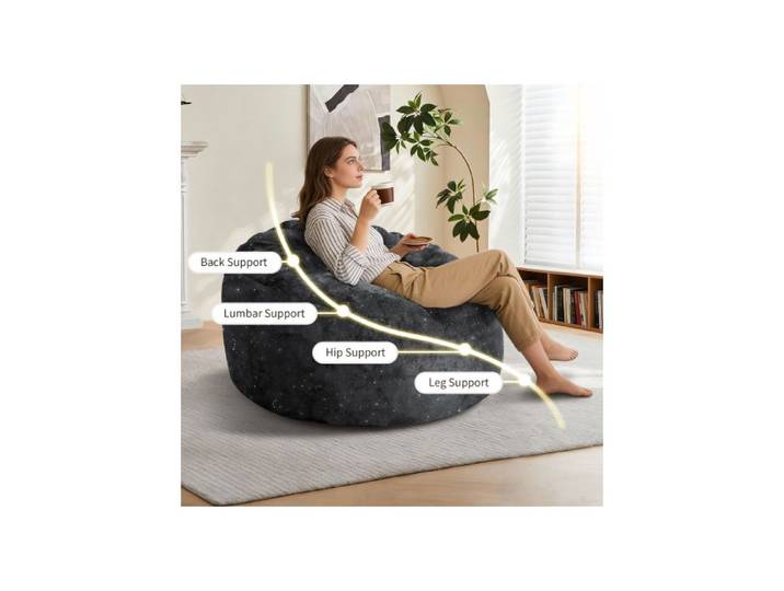 Fauteuil pouf incurvé à dossier haut offrant un soutien corporel complet pour une détente immersive dans un intérieur moderne.