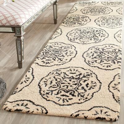 SAFAVIEH Handmade Bella Dinah Modern Floral Wool Rug