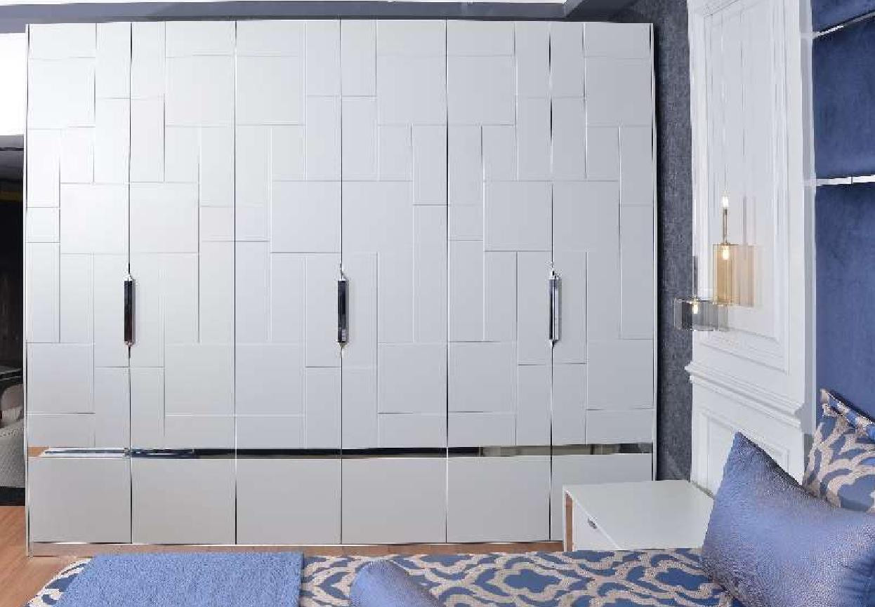 Moderne witte houten kledingkast voor de slaapkamer met draaideuren, Hoogte: 230 cm