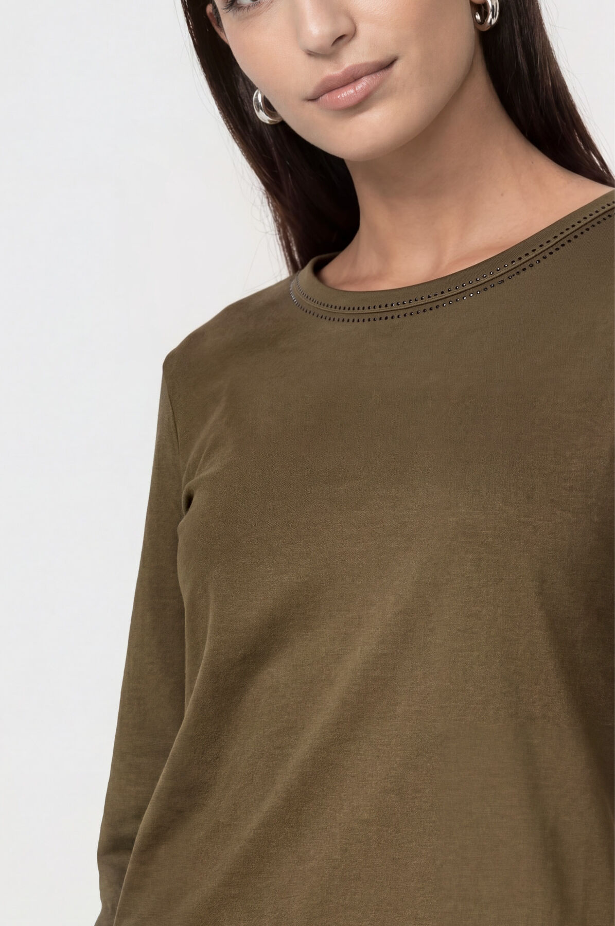 Langarmshirt MONARI "Shirt Basic Schmuck", Damen, Gr. 42, braun (olive), Web, Obermaterial: 100% Baumwolle, unifarben, regular fit taillenbedeckt, Rundhals, eingesetzt gerader Abschluss, Shirts Langarmshirt, Regular fit mit Rundhalsausschnitt olive 42
