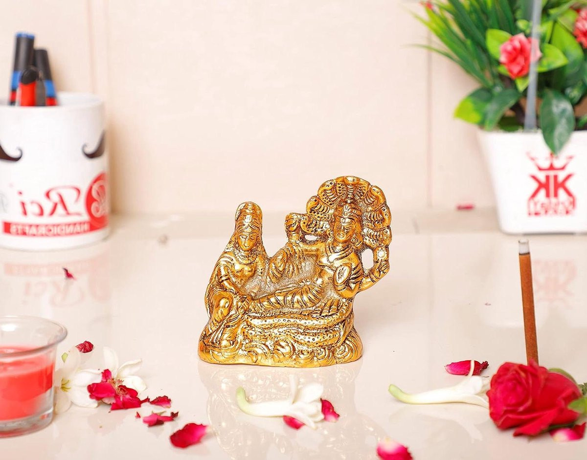 Laxmi Narayan Beeld - Religieus Idool Murti - Samen op Sheshnag - Goud - 310 gram
