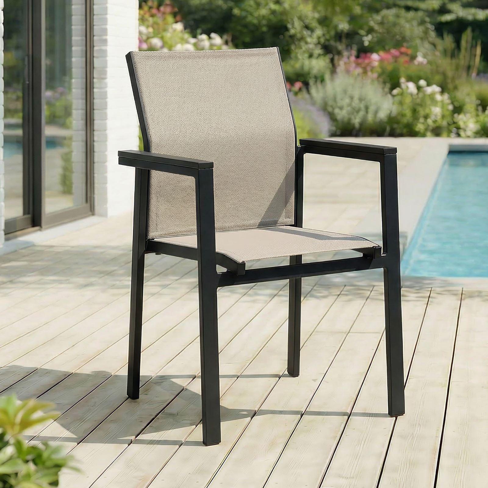 Gartenstuhl WINDY 6er Set, schwarz/grau, robuste Terrassenmöbel, strapazierfähig, Outdoor geeignet. Luftdurchlässiges Netzmaterial, wetterfest, ideal für Balkon und Garten.