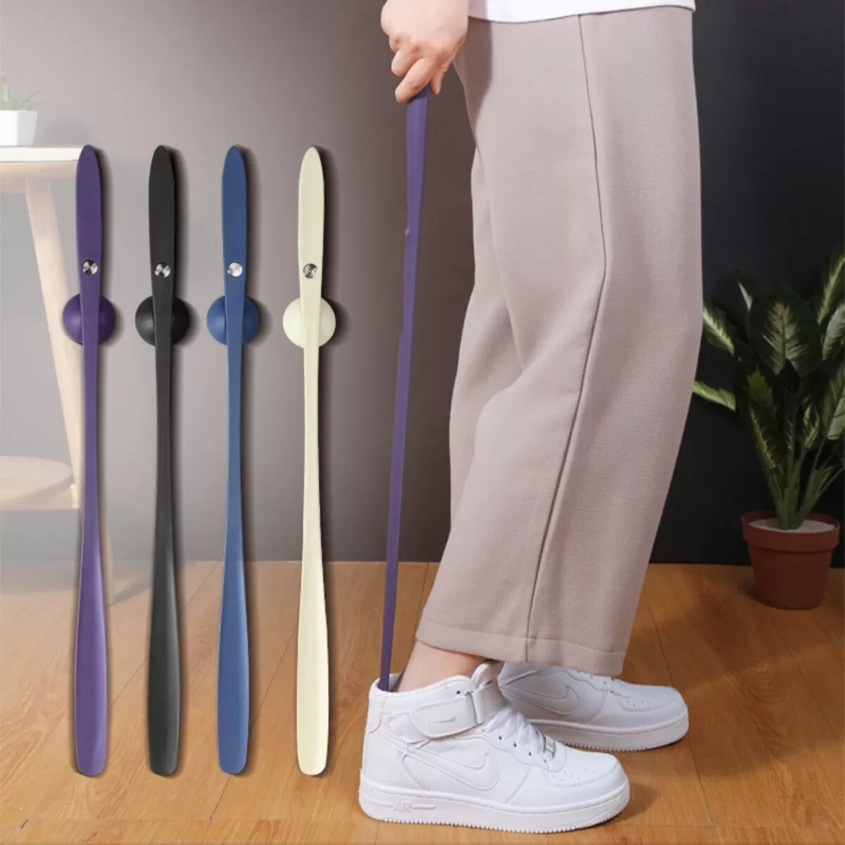 INF Extra-langer Kunststoff-Schuhlöffel mit Magnethalter – 62.5cm, für Senioren und schwangere Frauen Dunkelblau