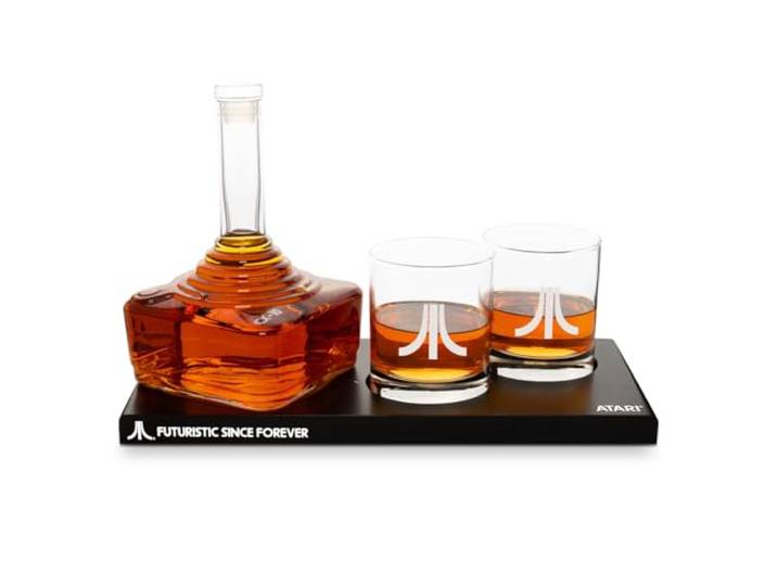 Offizielles Atari-Joystick-Dekanter-Set mit 2 x Atari-Action-Button-Whiskygläsern und CX78+-Spielepad-Tablett, für Whisky, Scotch und Gin, 750-ml-Dekanter, 300-ml-Gläser, Geburtstagsgeschenk für Männe