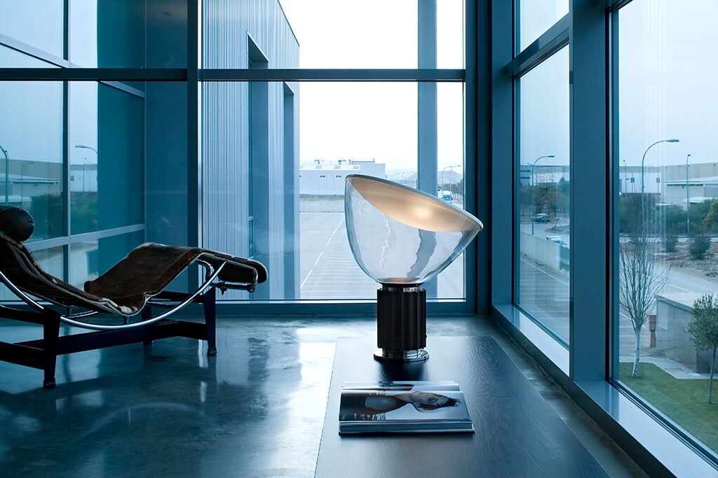 Flos Taccia PMMA Tischleuchte / Bodenleuchte (silber) silber