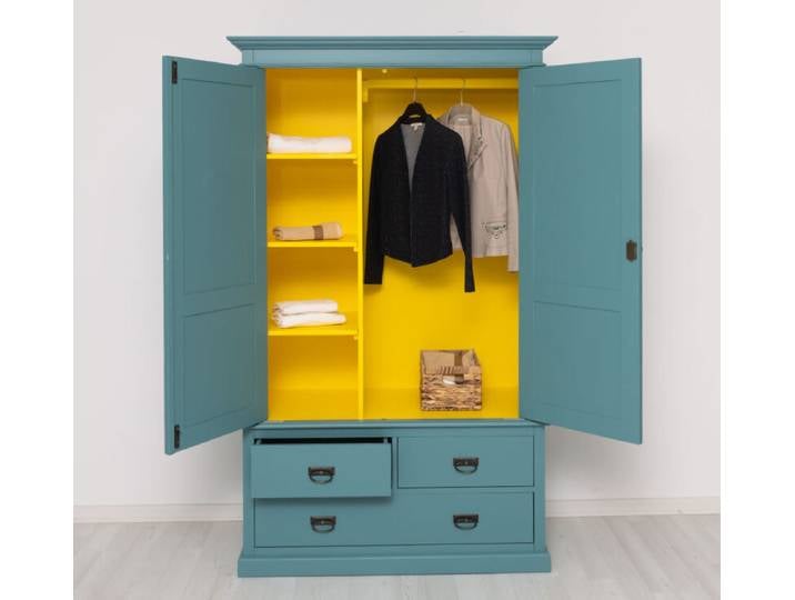 Landhaus-Kleiderschrank türkisblau und zitronengelb