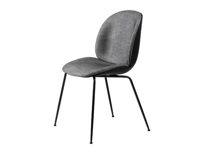 GUBI Beetle Stuhl Vorderseite gepolstert schwarze Beine Plain 0023-black