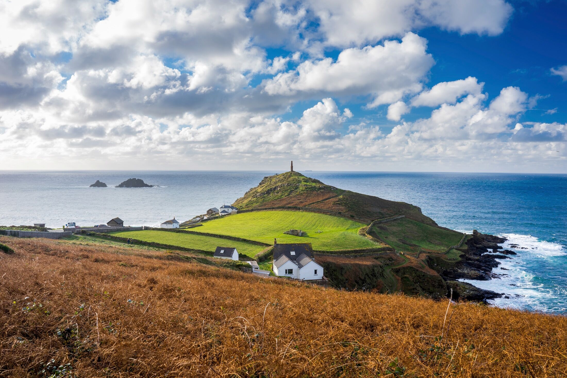 Fototapete PAPERMOON "LEUCHTTURM-KAP CORNWALL WIESE MEER OZEAN KÜSTE STRAND", bunt, B:4m L:2,6m, Vlies, Tapeten