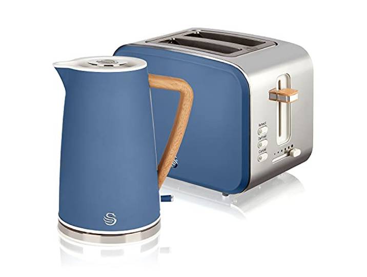 Swan Nordic Frühstücks-Set, kabellos, 1,7 l, 2200 W, Toaster mit breitem Schlitz, 2 Scheiben, 3 Funktionen, modernes Design, Holzoptik, Blau matt