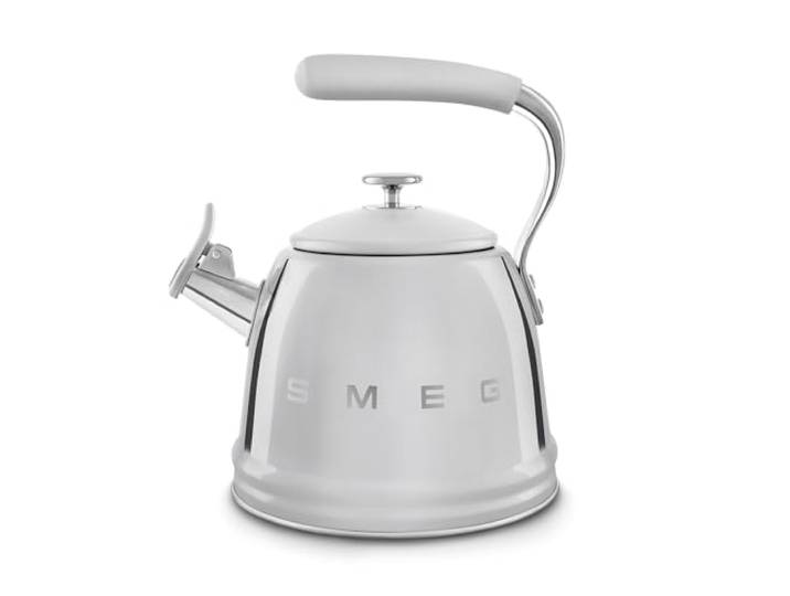 Smeg\, Bouilloire Sifflante WKF01SS\, en Acier Inoxydable\, Capacité 2\,3 L\, Couvercle Amovible et Bec Doseur\, Compatible avec Induction\, Chrome