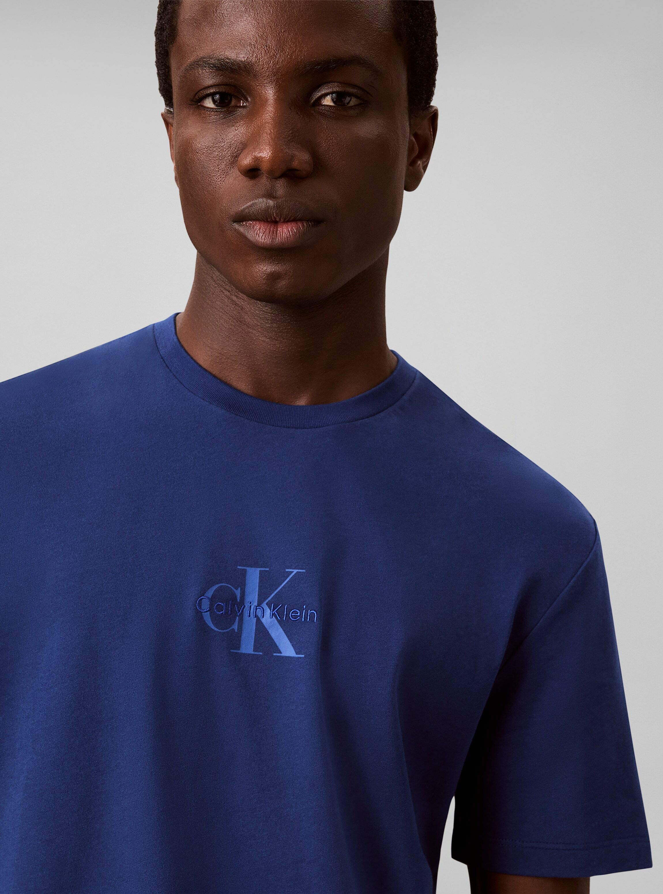 T-Shirt CALVIN KLEIN JEANS, Herren, Gr. M, blau (estate blau), Web, Obermaterial: 100% Baumwolle, regular fit normal, Rundhals, eingesetzt abgesteppte Kante, Shirts T-Shirt, Regular fit mit Rundhalsausschnitt estate blau M