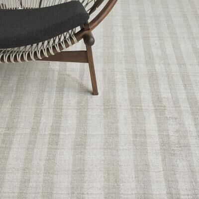EXQUISITE RUGS Robin Stripe Hand-loomed Bamboo Silk/Wool Light Khaki Area Rug.