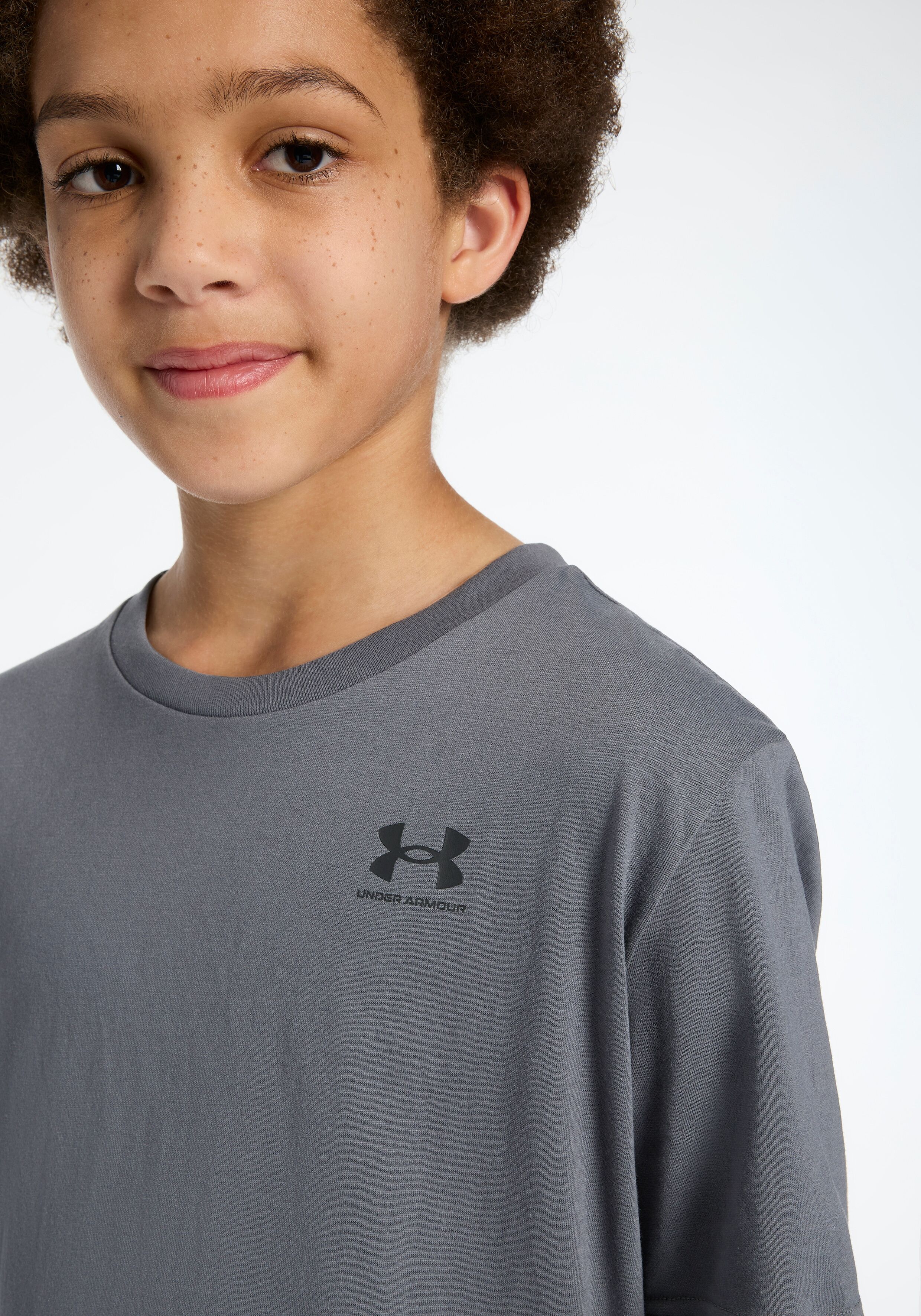 T-Shirt UNDER ARMOUR "UA B SPORTSTYLE LC SS", Jungen, Gr. S, schwarz (pitch gray,, schwarz), Obermaterial: 60% Baumwolle, 40% Polyester, normal, Rundhals, Shirts T-Shirt, für Jugendliche geeignet, Kurzarm, mit Rundhalsausschnitt pitch gray,, schwarz S