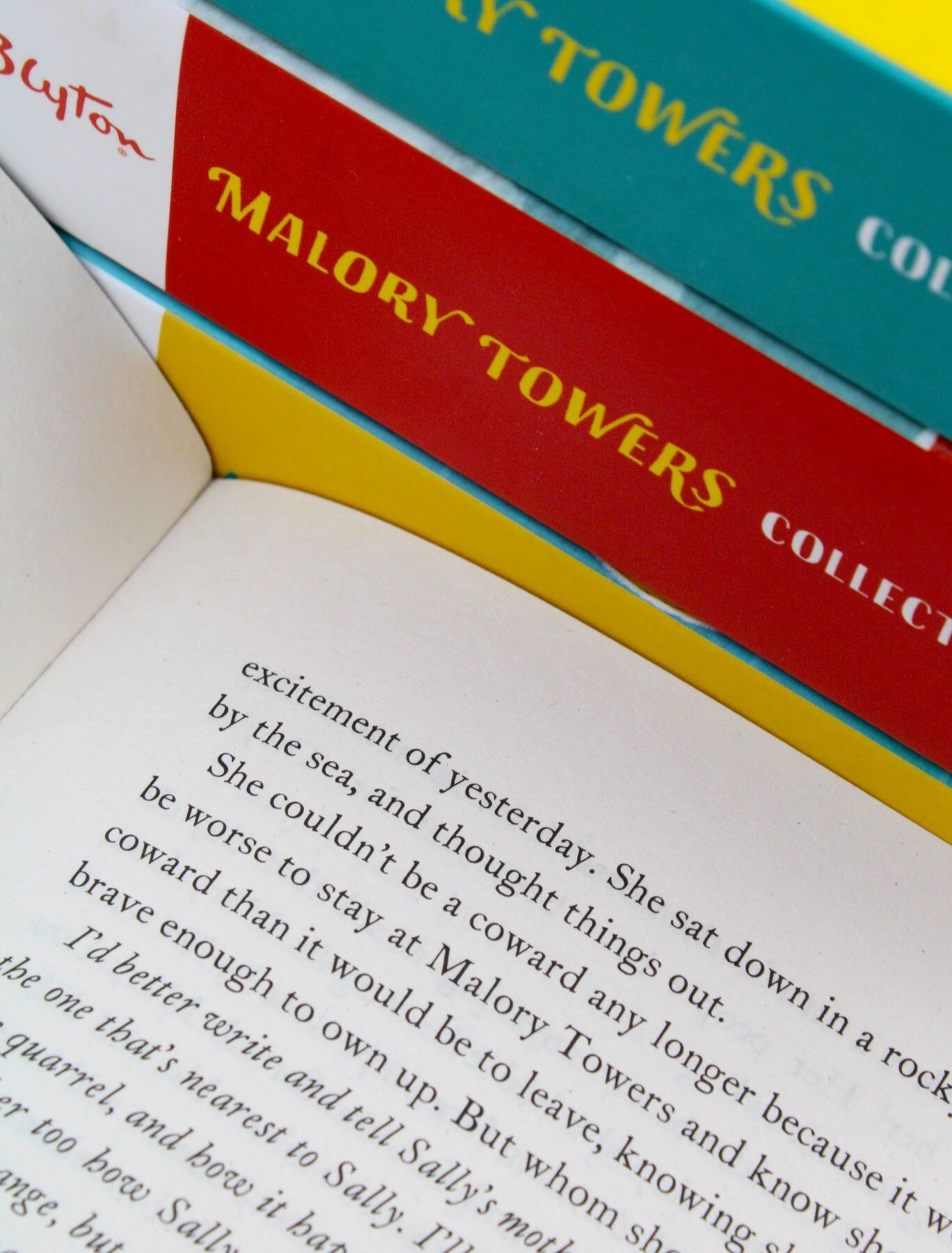 HODDER PUBLISHING Enid Blyton Malory Towers 4 Books 12 Story Collection (3 Books in 1)