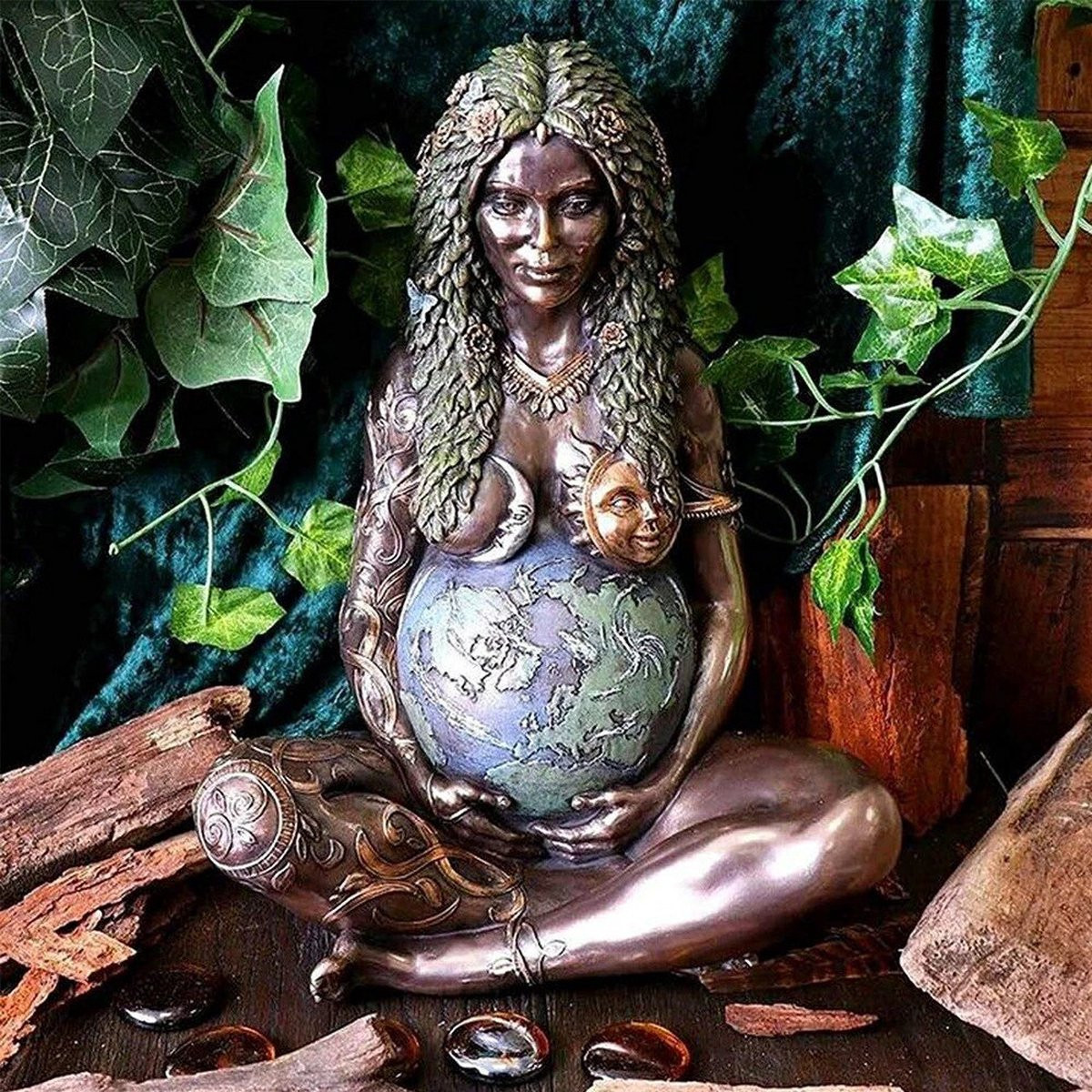Premium Mother Earth Gaia Beeldje voor Woondecoratie en Tuin