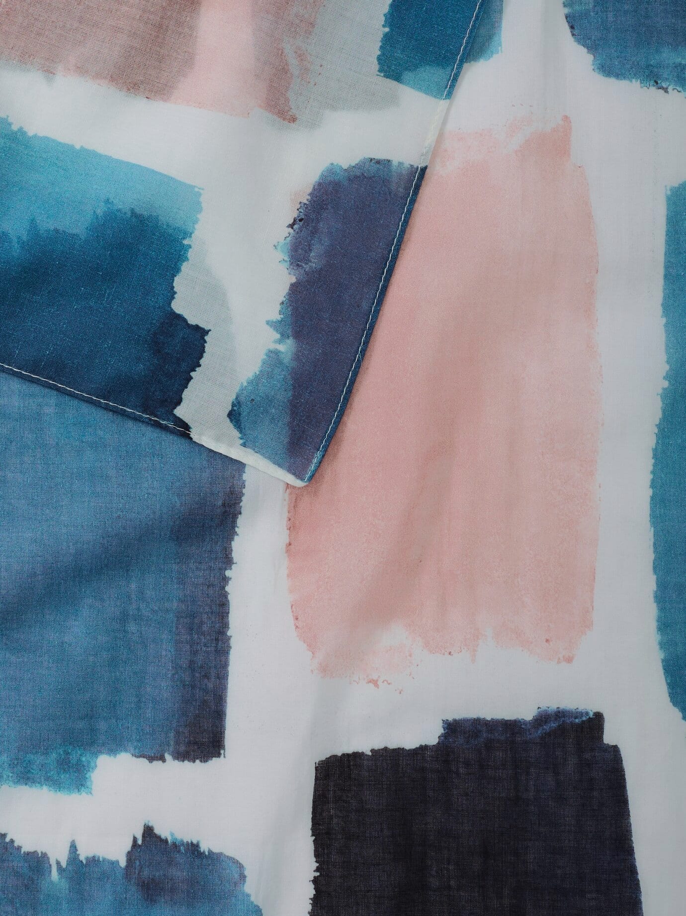 Walbusch Schal aus leichter Baumwolle, , Farbe Blau, 01, leichte Baumwolle modernes Dessin Damen