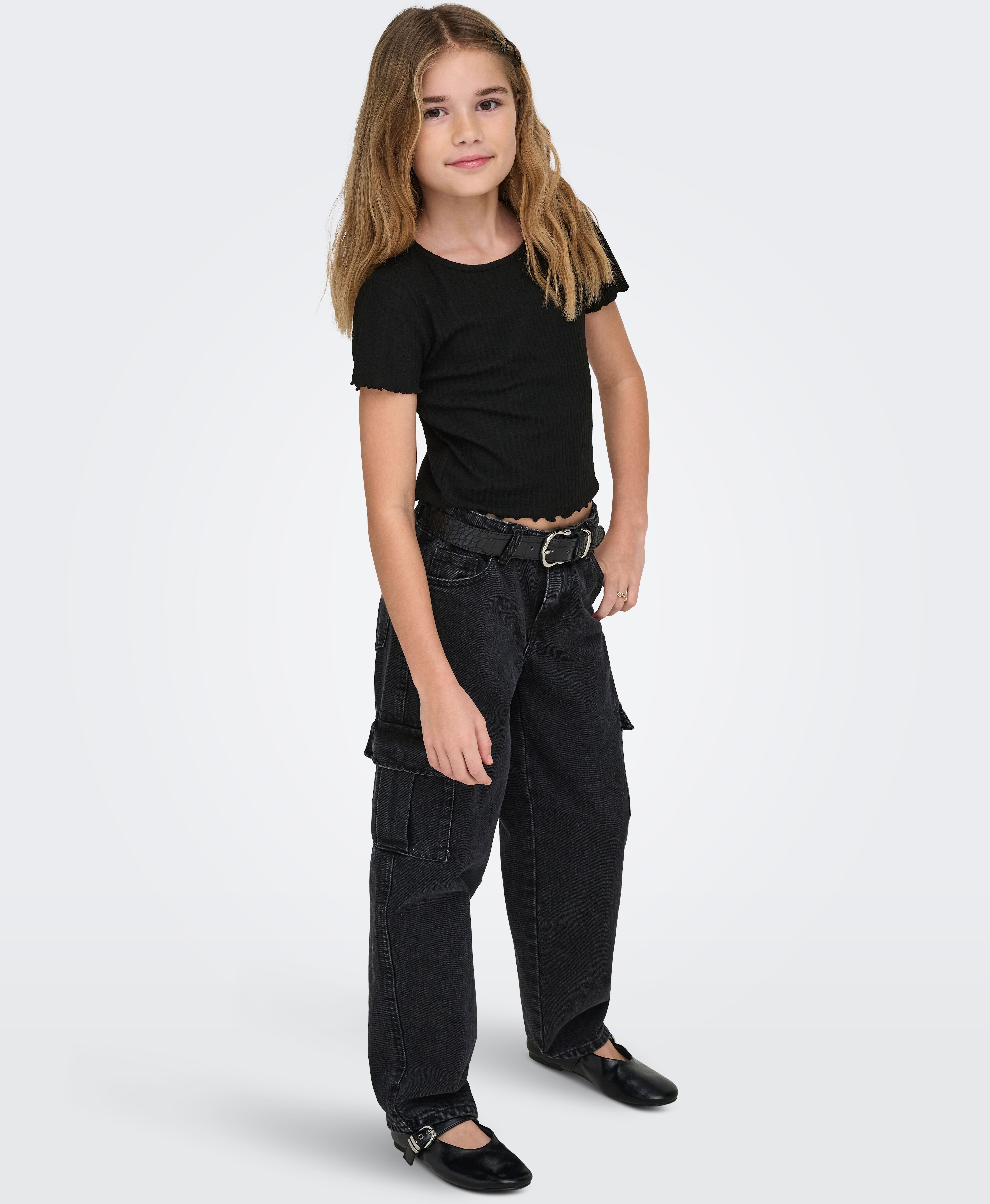 T-Shirt KIDS ONLY "KONNELLA", Mädchen, Gr. 158/164, schwarz, Rippware, Obermaterial: 65% Polyester, 30% Viskose, 5% Elasthan, unifarben, regular fit kurz, Rundhals, gewellter Abschluss, Shirts T-Shirt, mit gewellten Säumen schwarz 158/164