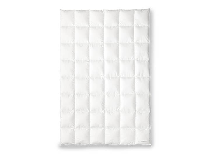 Couette à cassettes medium Birta 155 x 220cm Blanc/Blanc Batiste fin avec aloe vera et finition vitalité