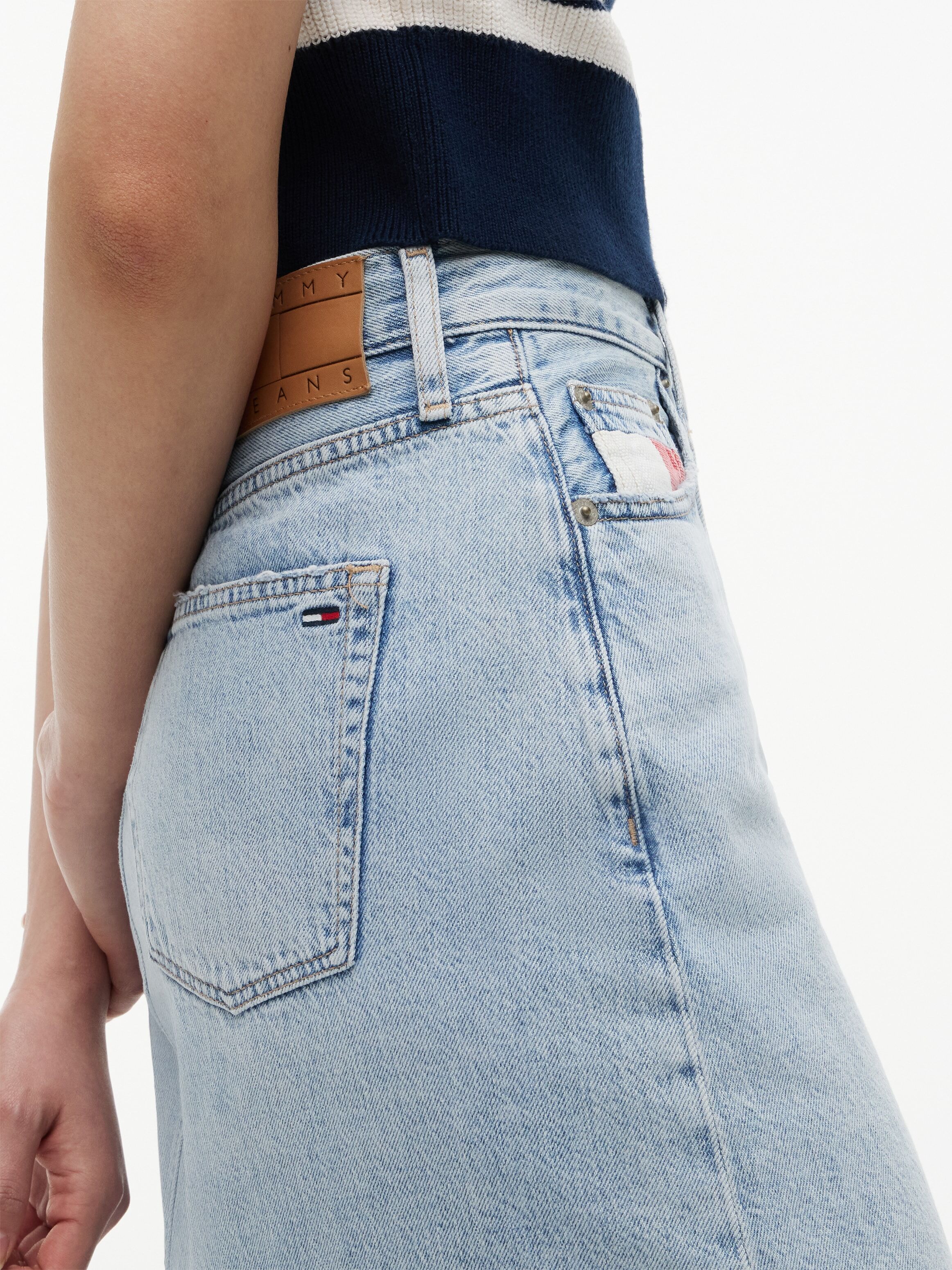 Jeansrock TOMMY JEANS "CLAIRE SKIRT RWB CBF CJ6013", Damen, Gr. 25, blau (denim light), Denim/Jeans, Obermaterial: 100% Baumwolle, unifarben, kurz, Röcke Jeansrock, Baumwolle, 5-Pocket Style denim light 25