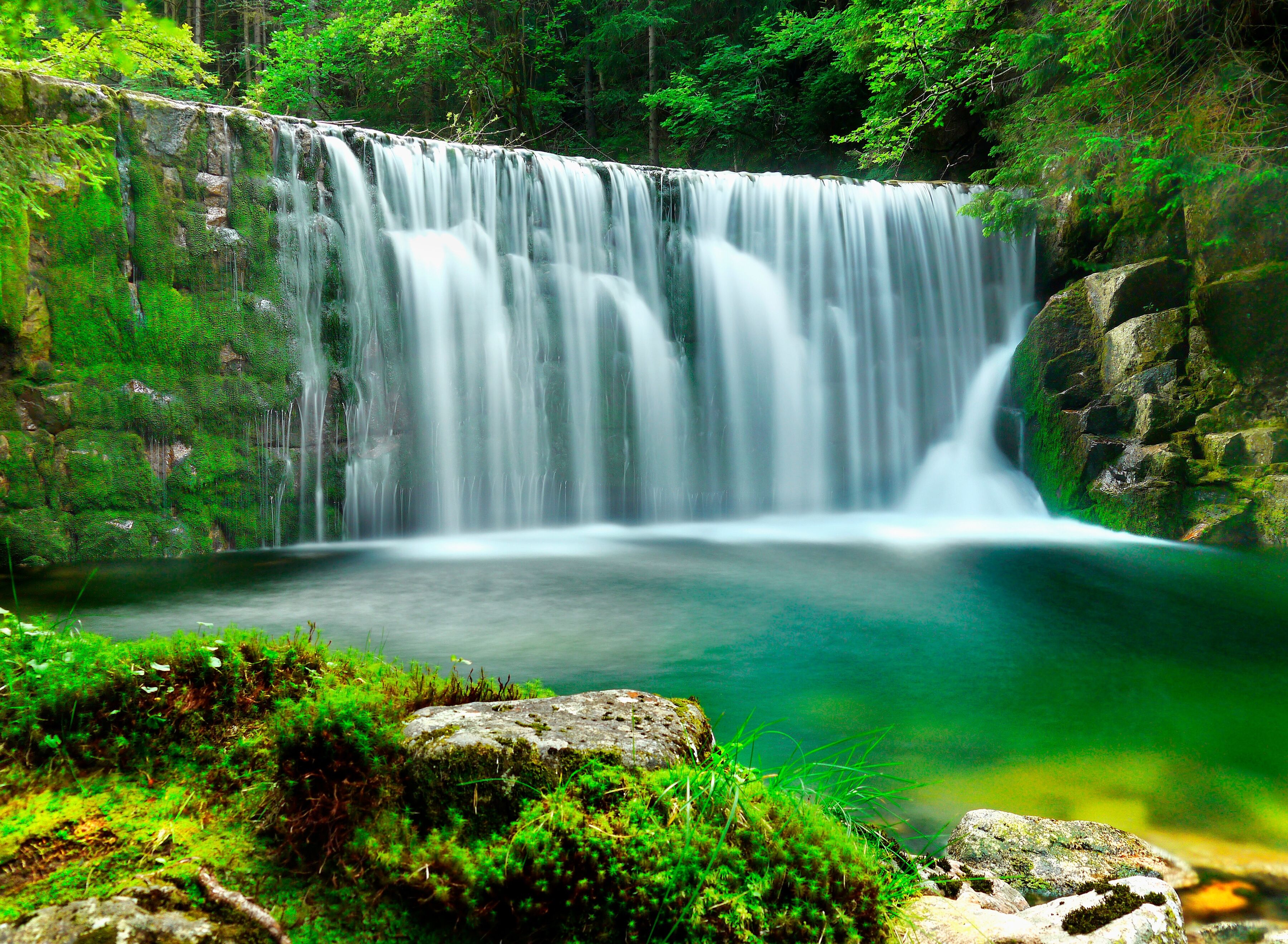 Papermoon "Emerald Lake Waterfalls" glatt bunt B/L: 1,5m x 1,11m, Bahnen: 7 Stk.