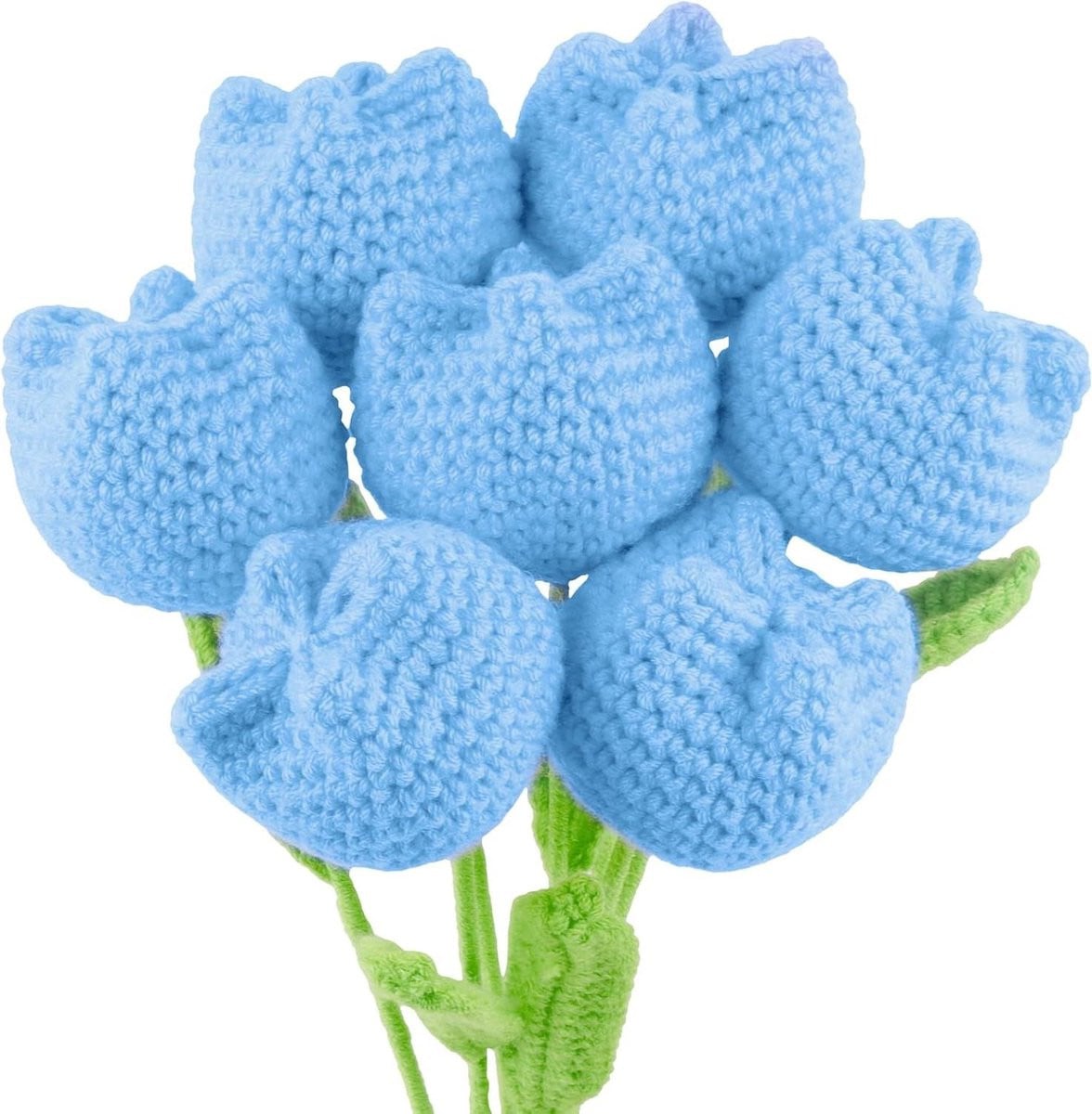 Set van 7 handgemaakte gehaakte tulpen van katoen in het blauw