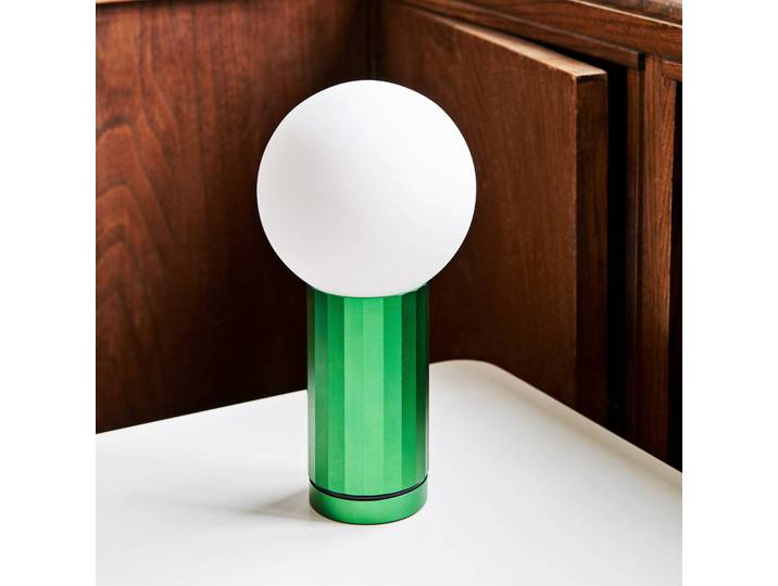 HAY Tischlampe Turn on, dimmbar, grün, für Wohn- / Esszimmer, Aluminium, Design, Kugellampe