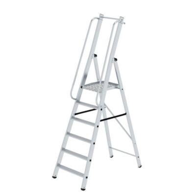 Munk Plattformleiter, 6 Stufen, Aluminium, stabile Rechteckrohr-Holme, große Plattform, Handläufe vormontiert, rutschsichere Leiterschuhe, 150 kg